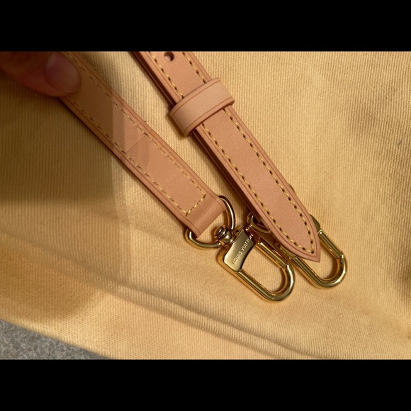 ❌❌SOLD❌❌Louis vuitton pallermo in brand new condition $2,000 comes with strap - Picture 7 of 14